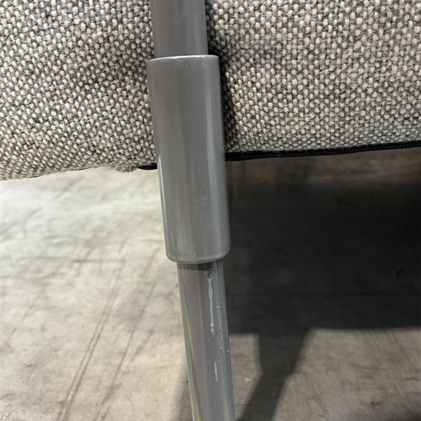 DE: Leichte Kratzer am Gestell | EN: Light scratches on the frame