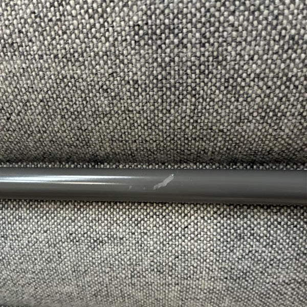 DE: Leichte Kratzer am Gestell | EN: Light scratches on the frame