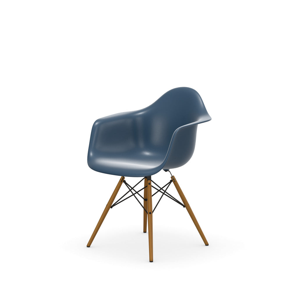 Eames Plastic Armchair DAW Wood and wire base with cross struts – golden maple