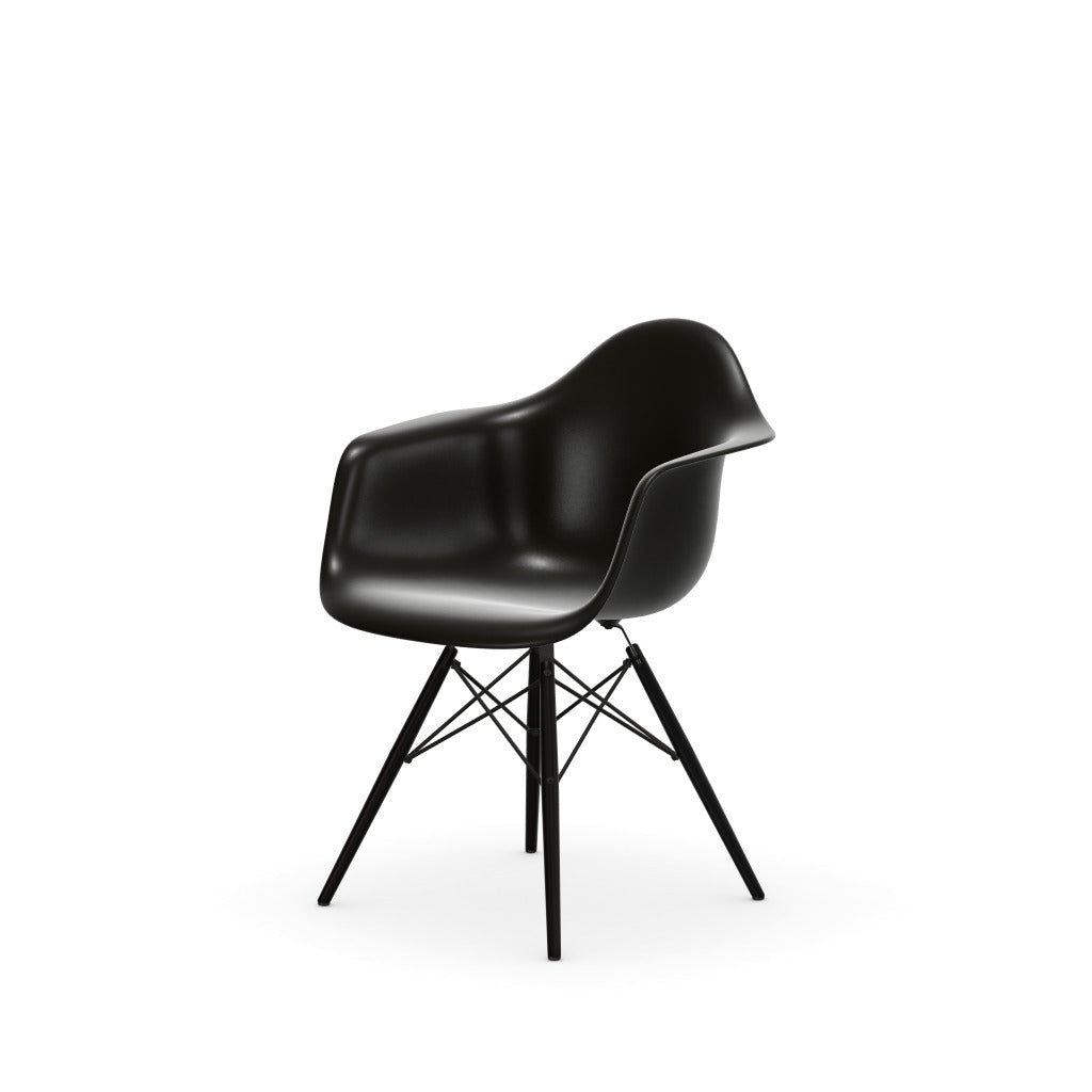 Eames Plastic Armchair DAW