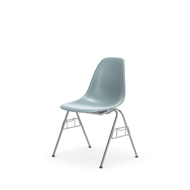 Eames Plastic Side Chair DSS chrome-plated - Four-legged tubular steel base – stackable and linkable