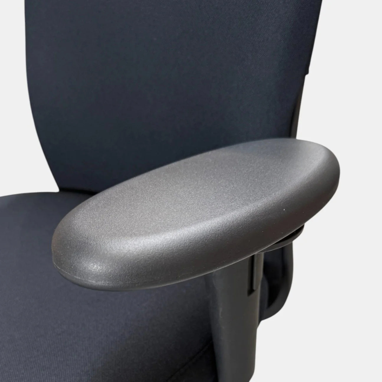 DE: Ovale Armlehne | EN: Oval armrest