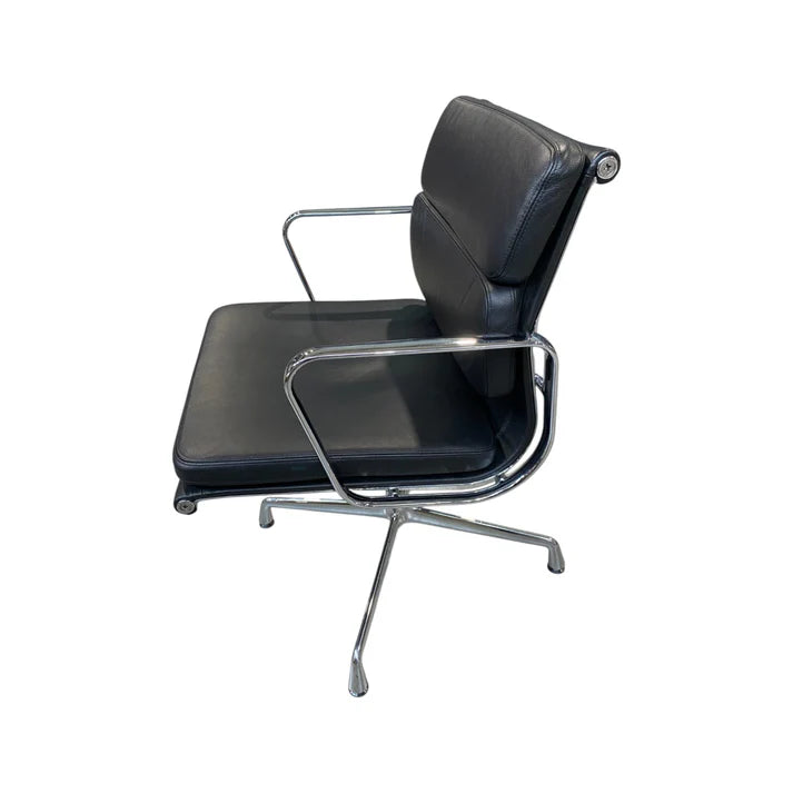 Eames Soft Pad EA 208, Leather nero, base chrome-plated 