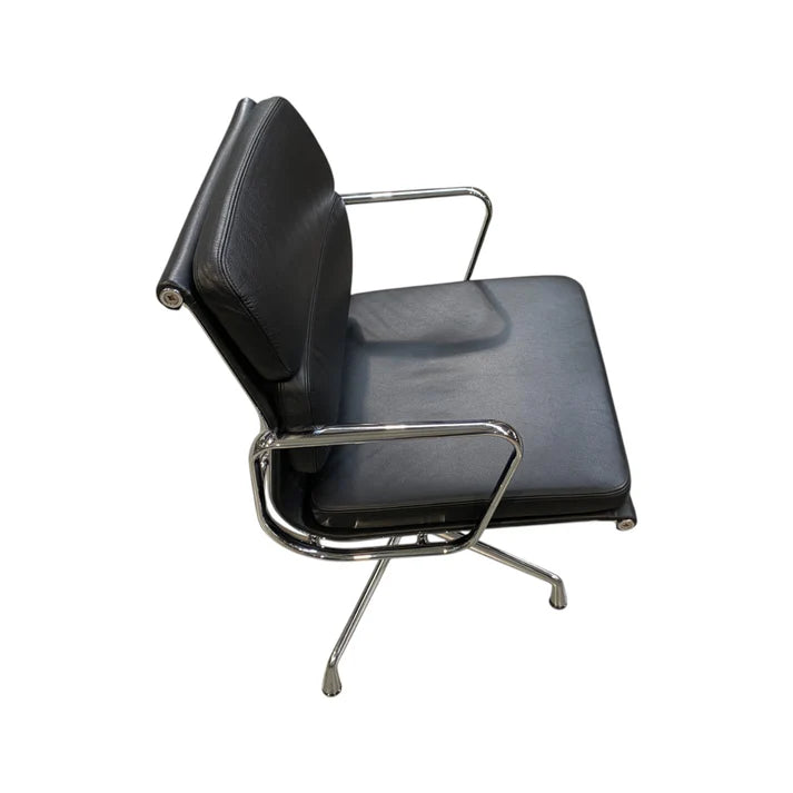Eames Soft Pad EA 208, Leather nero, base chrome-plated 