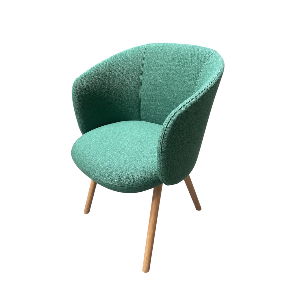 Mikado Armchair – 4-Bein-Untergestell Holz, Kvadrat Vidar 943 dunkelgrün