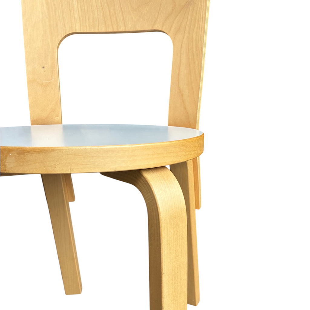 Artek - Stuhl 66, Birke / HPL weiss