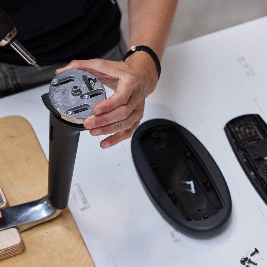 ID Mesh - Rahmenfarbe basic dark, Untergestell Aluminium poliert