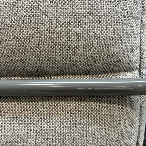 DE: Leichte Kratzer am Gestell | EN: Light scratches on the frame