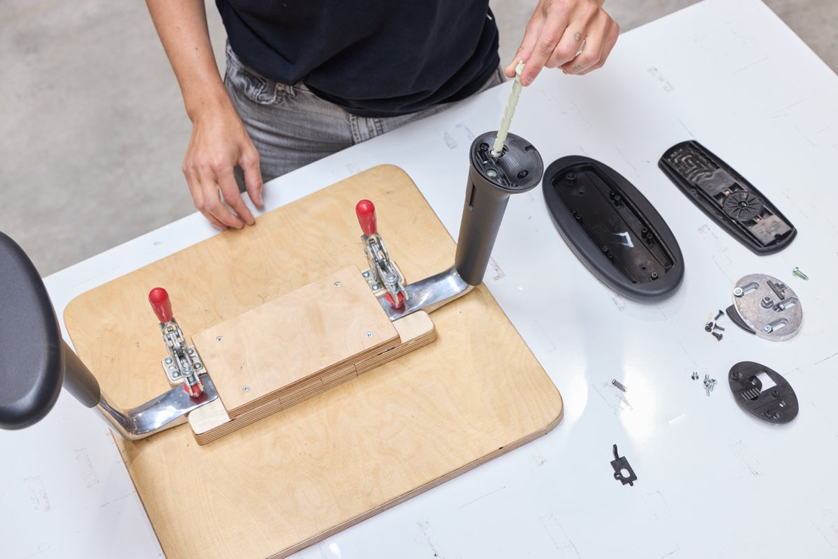 DE: Armlehnenreparatur | EN: Repair of armrests